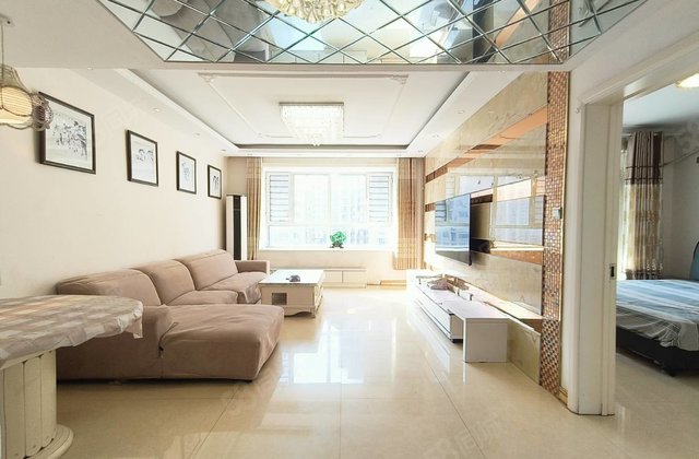 免大税！二中50M 书香东郡 精装修三室两厅，赠车位储。