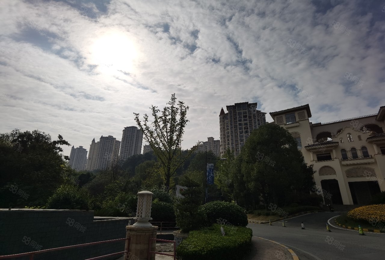 业主急售四方河山水黔城一组团毛坯低总价电梯3房随时看