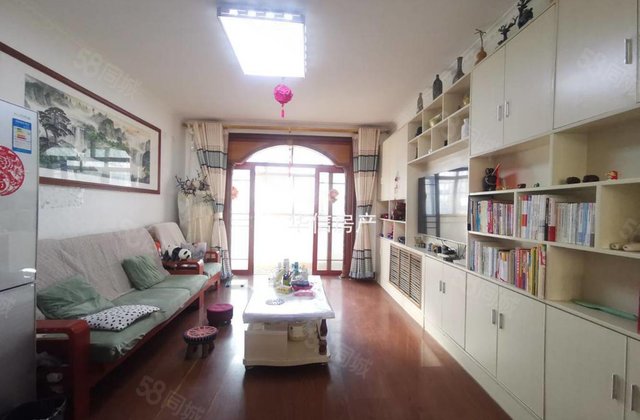 文轩本部，闸口附近东关国际 三叶草户型118万 储