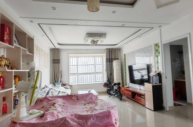 区政府！翡翠城！三室两厅两卫送车位储藏室