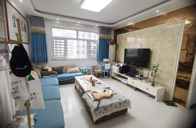 出门   ，送车位储藏室免大税精装三室南北通透性价比高户型棒