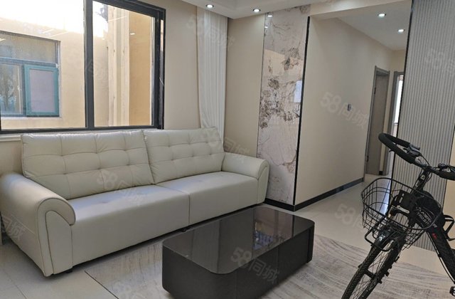 新都汇111平方三室两厅精装修带家具家电售价53。8万