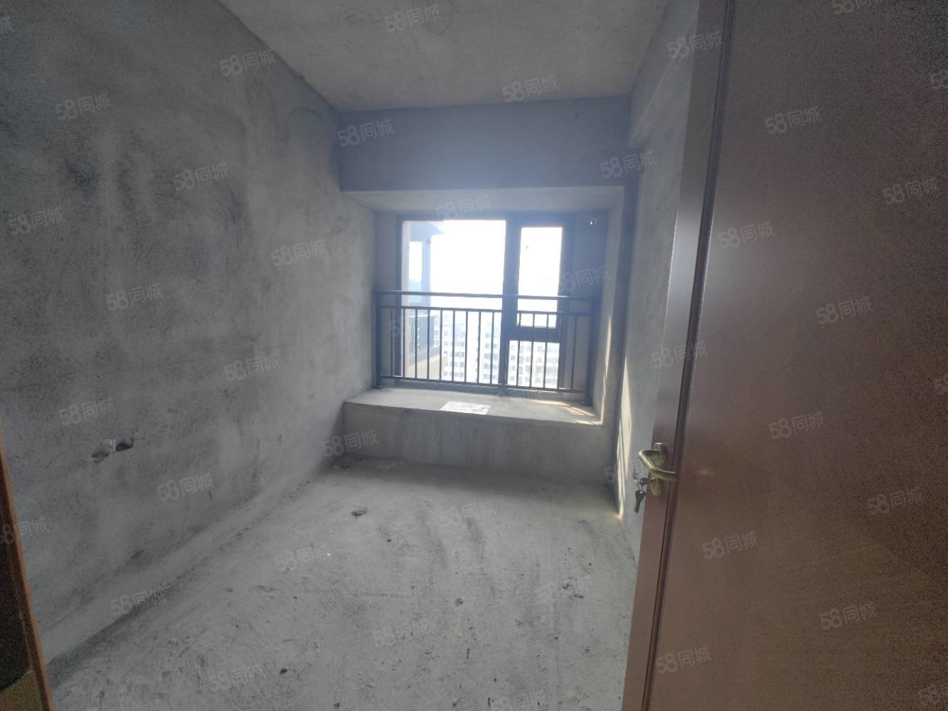 恒大绿洲4室2厅2卫150㎡南北87.8万