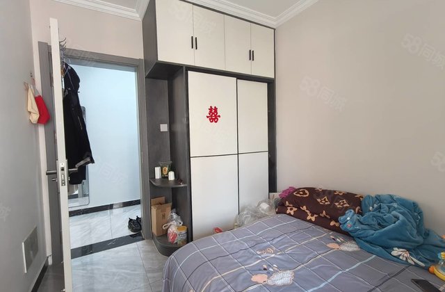 水岸花语！精装修婚房！三室两厅！送储藏室！看房方便