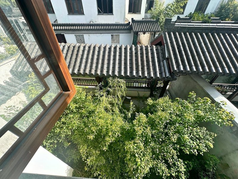 天伦随园联排别墅南临河纯毛坯位置好本人小区专家随时看房