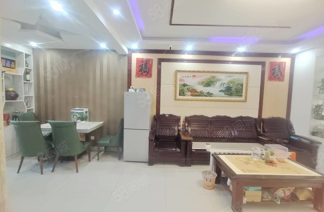 万达附近 三室两厅 精装修 免大税 带储藏室