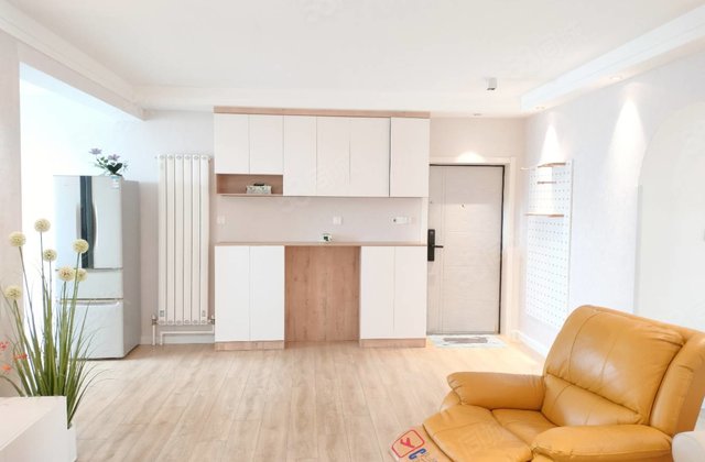 断桥铝门窗,实景图,精装修带家具家电,火车站,电梯房金凤龙庭