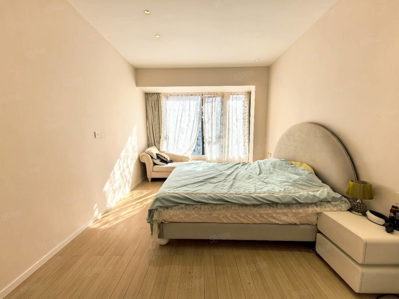 德和领秀广场4室2厅2卫140㎡南北172.8万