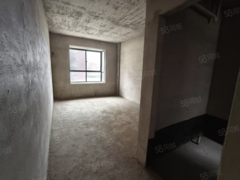 司法清苑4室2厅2卫160㎡南北35万