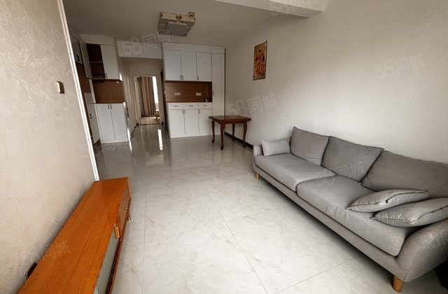 房东急售  精装三室 电梯好楼层 拎包入住 免大税看房有钥匙