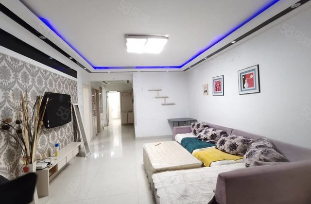 有电梯 南北通透 居住密度低 精装修 小三居 商品住宅