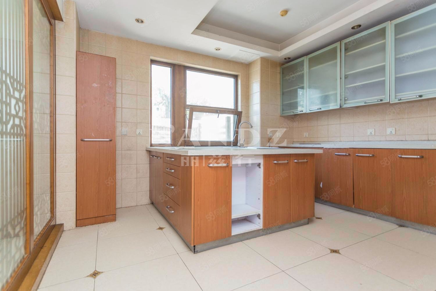 龍灣別墅3室2廳3衛(wèi)366㎡東1790萬