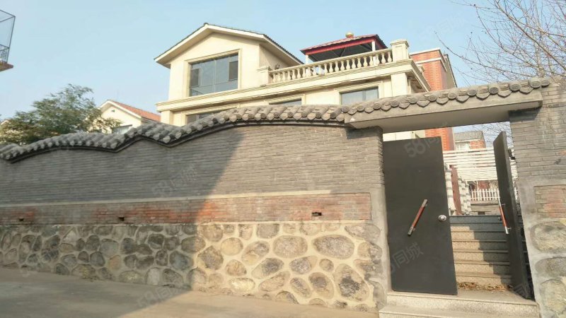 龙凤湖风景区北岸别墅小区