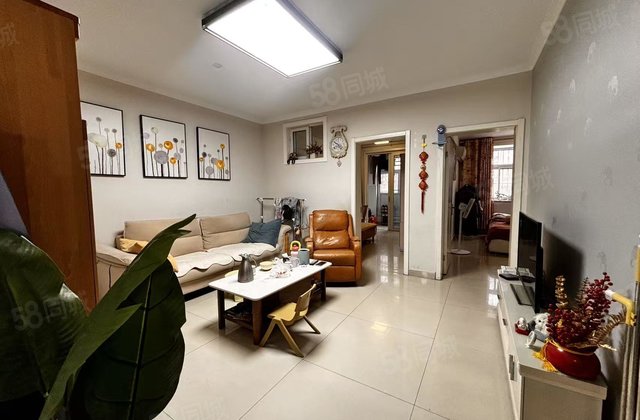 水岸新城，地上一楼带院，精装修，房东急售