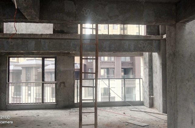 皇庭新世界广场小区5室2厅200㎡66万二手房图片