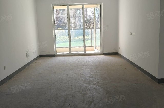 新出电梯洋房三页草户型，带车位地下室，新房未住，随时看房。