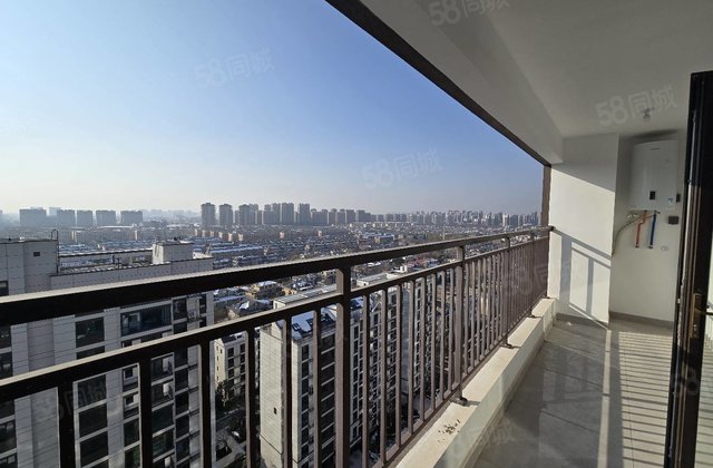 114.8万  东文轩车位地下室三叶草黄山壹品 凤凰新城旁