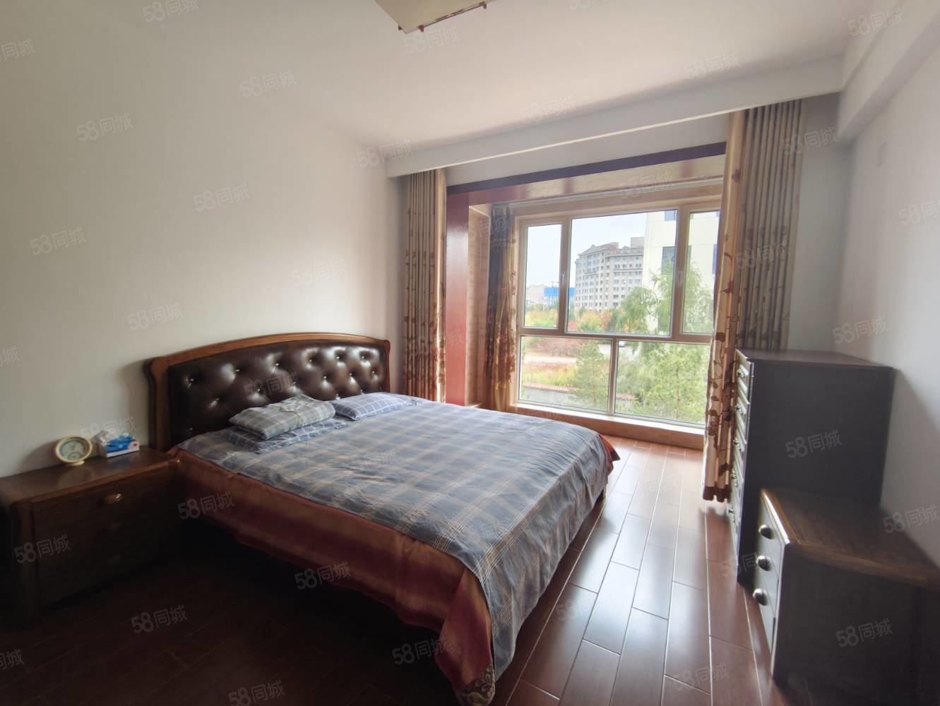 和谐小区4室2厅2卫194.89㎡南北120万