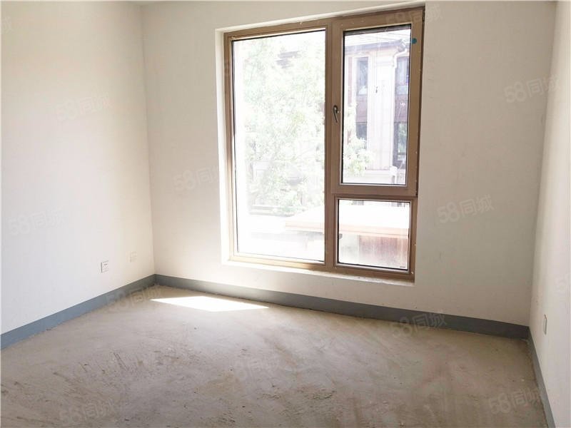 領(lǐng)秀翡翠山(別墅)5室2廳4衛(wèi)279.46㎡南北1050萬