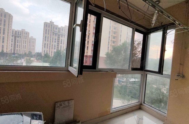 3室2厅 南北通透 电梯房 127平 金田阳光城 简单装修