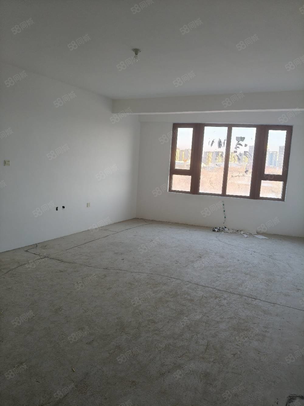 锦江丽都4室2厅1卫168㎡南北126万