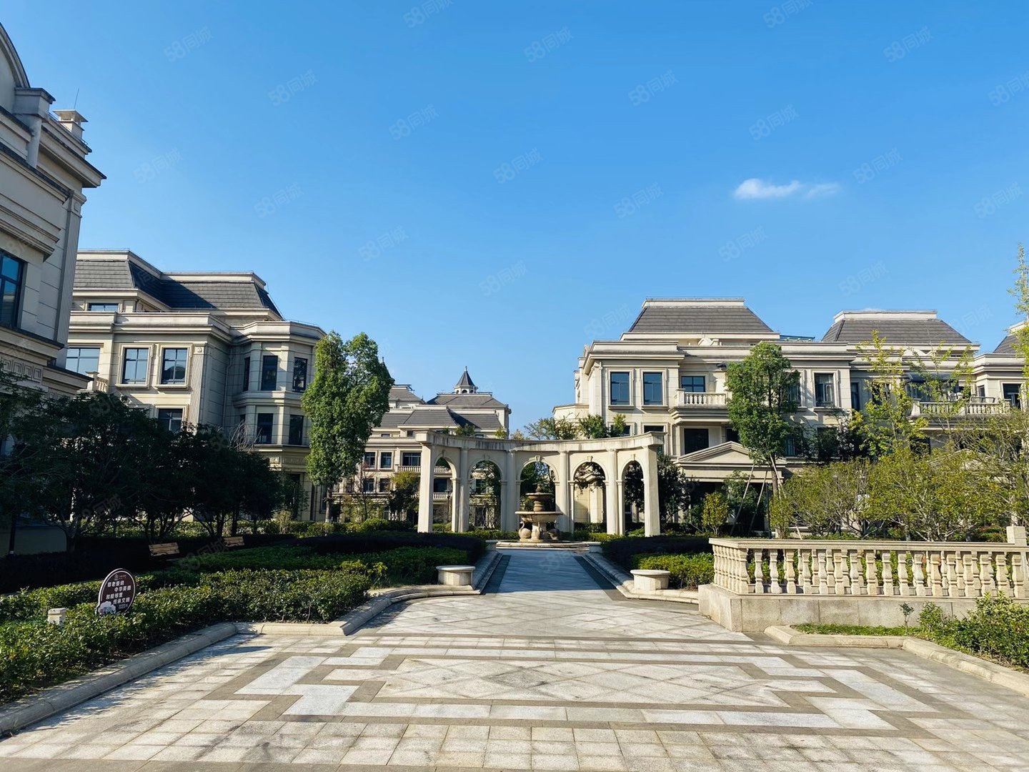 房东降价30万 急售竹博园景区旁金都香溪丽舍别墅开发商原装修