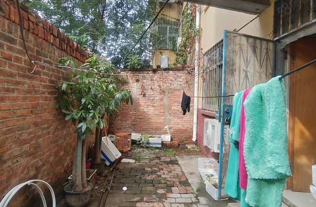 一楼带院子出门就是公园两室39万