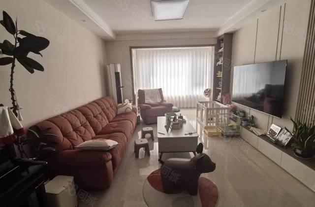 妇幼保健院南邻精装修电梯房带储藏室车位三室两厅两卫随时看房