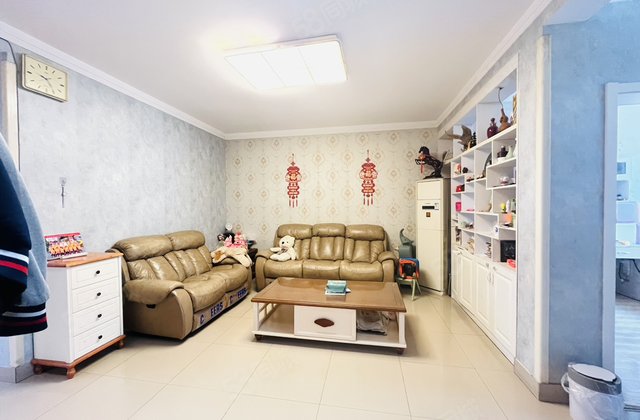 刚需必看 汽车站 万达 电大旁 地暖三室 中层 送储藏室