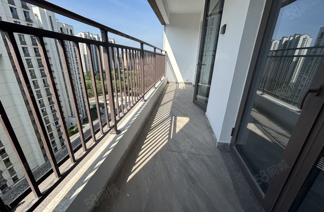 一实验 聊大，财信学府印象 三室两卫 带车储 元宝户型中层