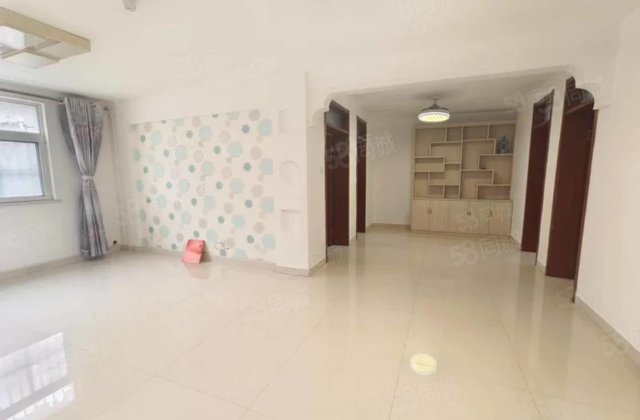 急售 嘉和花园步梯3楼带地上大车库 单价3000多 随时看房