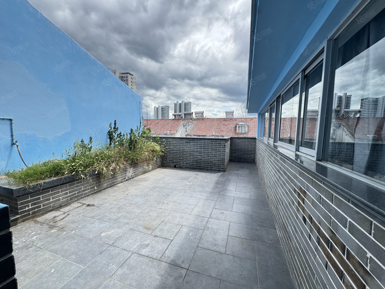 警苑6室2厅3卫160㎡南北79.8万