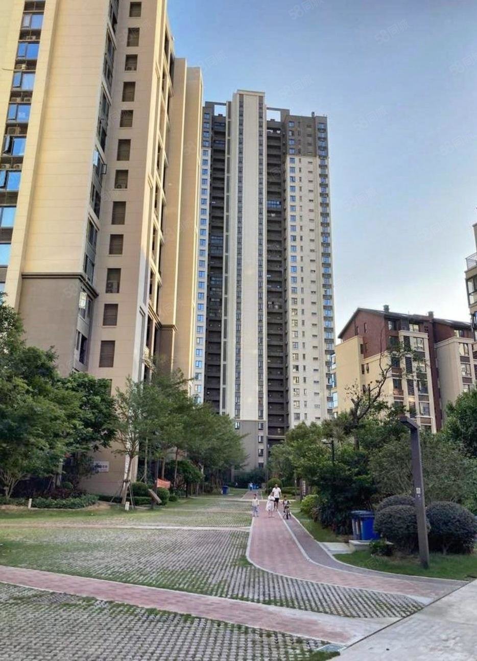 【10图】低密度 洋房可做婚房! 现代精装修 3房 2厅,随时看房,中航城