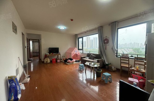 绿城一期小高层，三室边户，采光很好，小区房龄新，居住舒适