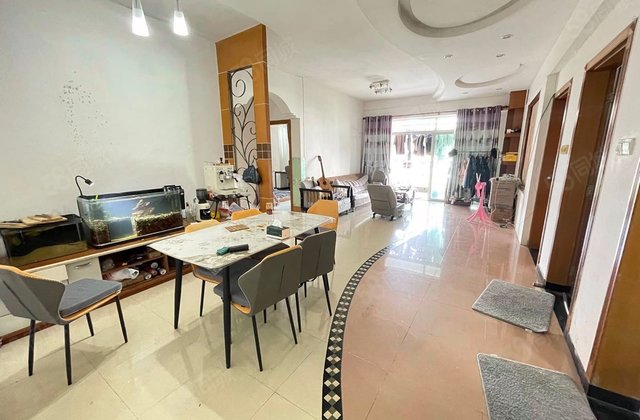 名门广场南区4室1厅128㎡175万二手房图片