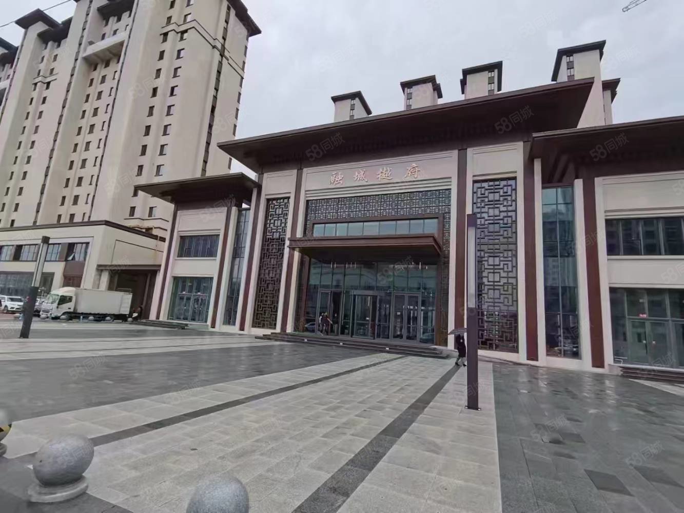 延西河景房融城樾府电梯楼14楼105平三室一厅一卫