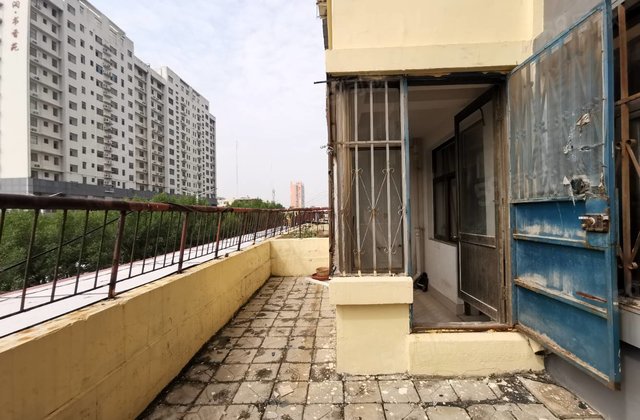 文轩 外国语 聊大附近 新时代 多层三楼  带露台 有钥匙