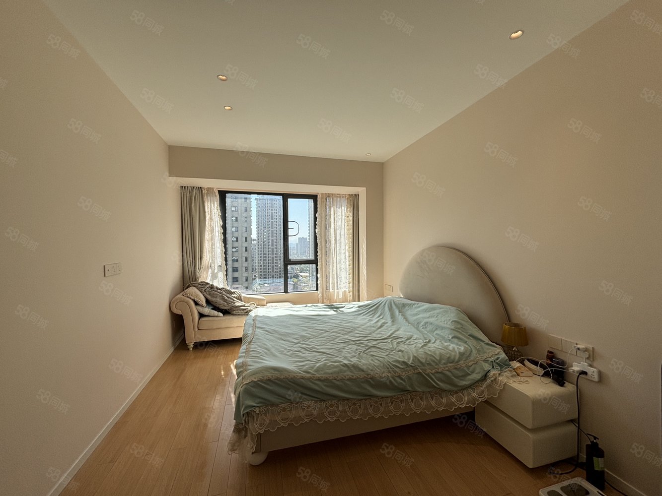 德和领秀广场4室2厅2卫140㎡南北173万