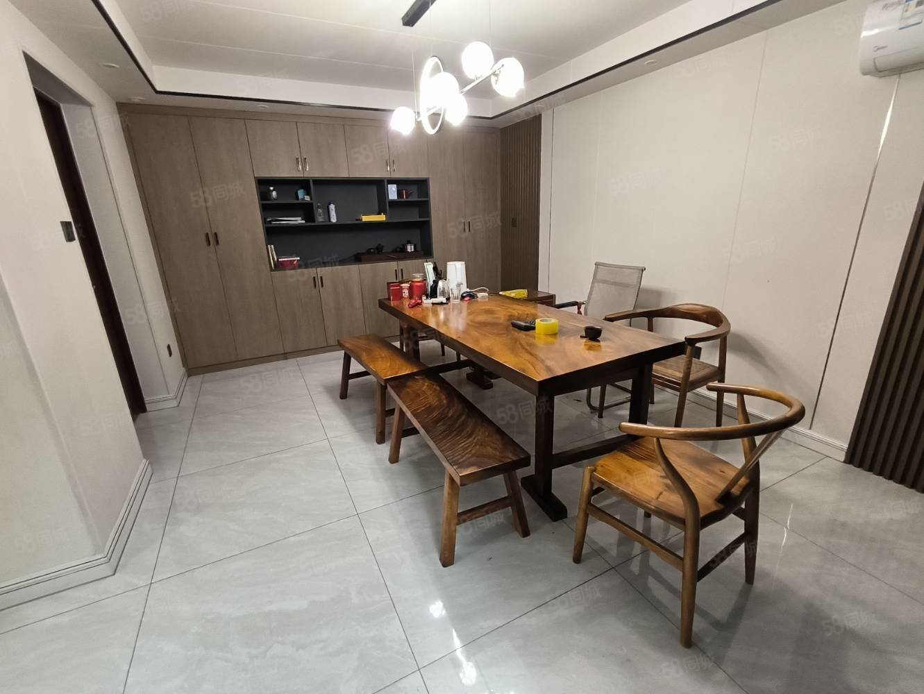 港中旅公元6室2厅3卫230㎡南北196万