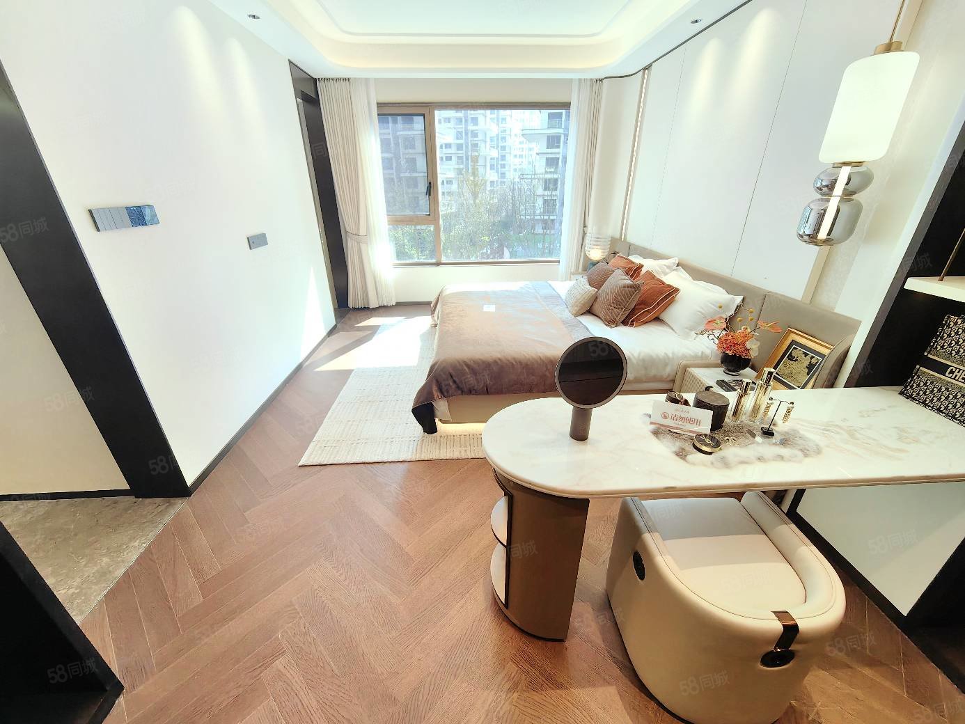 国瑞麓林府4室2厅3卫143㎡南北104万