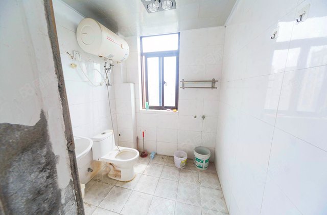 蓝鼎滨湖假日枫丹园3室2厅102.29㎡169万二手房图片