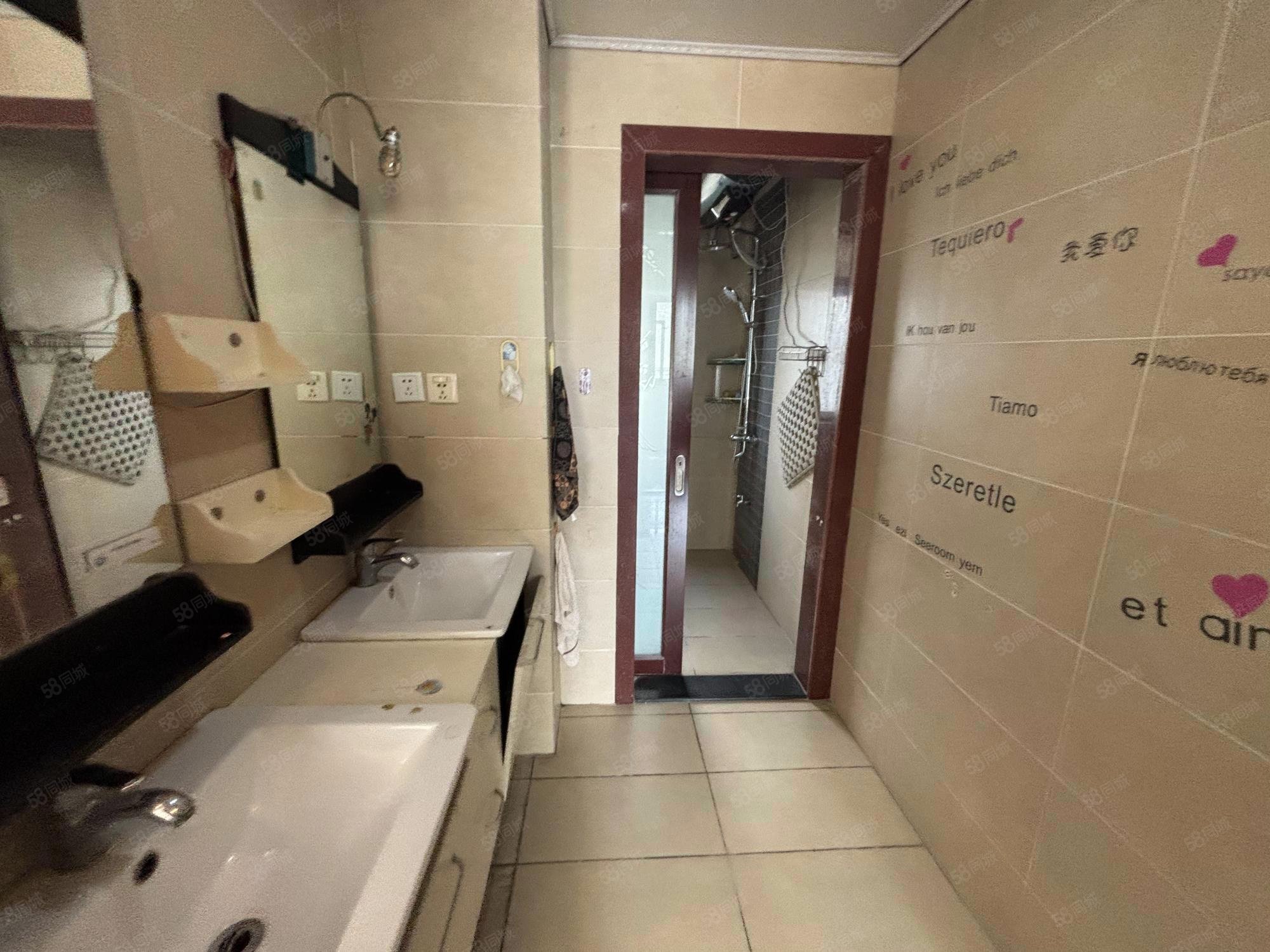 天骥俊园3室2厅2卫135.39㎡南北99万