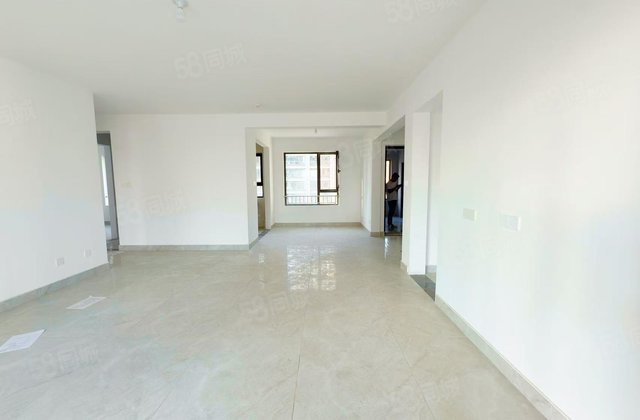 万达江山印！电梯洋房 四室两卫，带车位储藏室急售 ！！