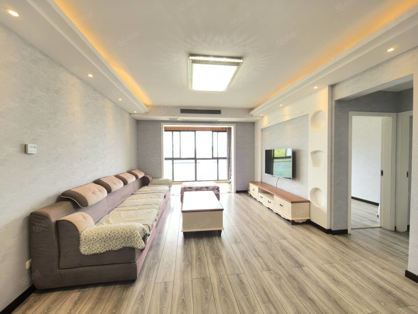 维多利亚3室2厅1卫110㎡南北69万