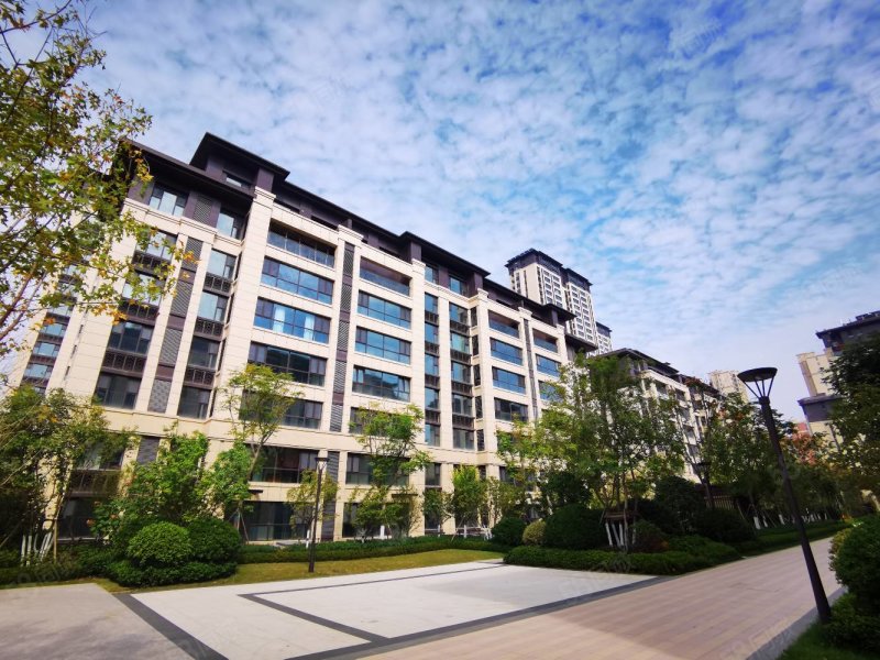 城投柳青玺悦4室2厅2卫164㎡南340万