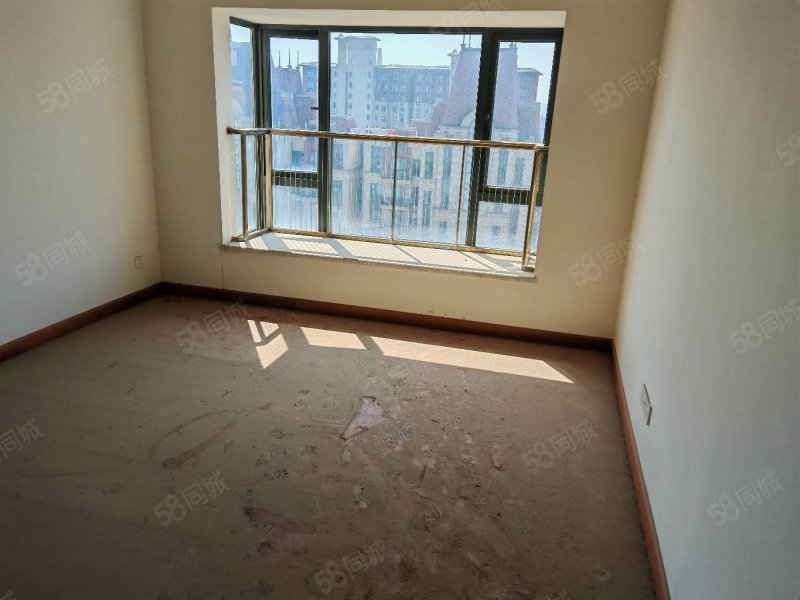 恒大御景4室2厅2卫143㎡南108万
