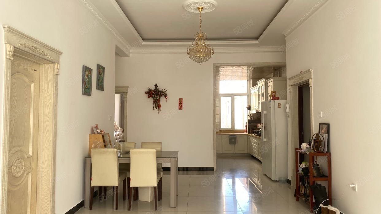 鸿泰小区3室1厅2卫142.76㎡南北67万