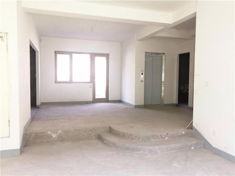 領(lǐng)秀翡翠山(別墅)5室2廳4衛(wèi)279.46㎡南北1050萬