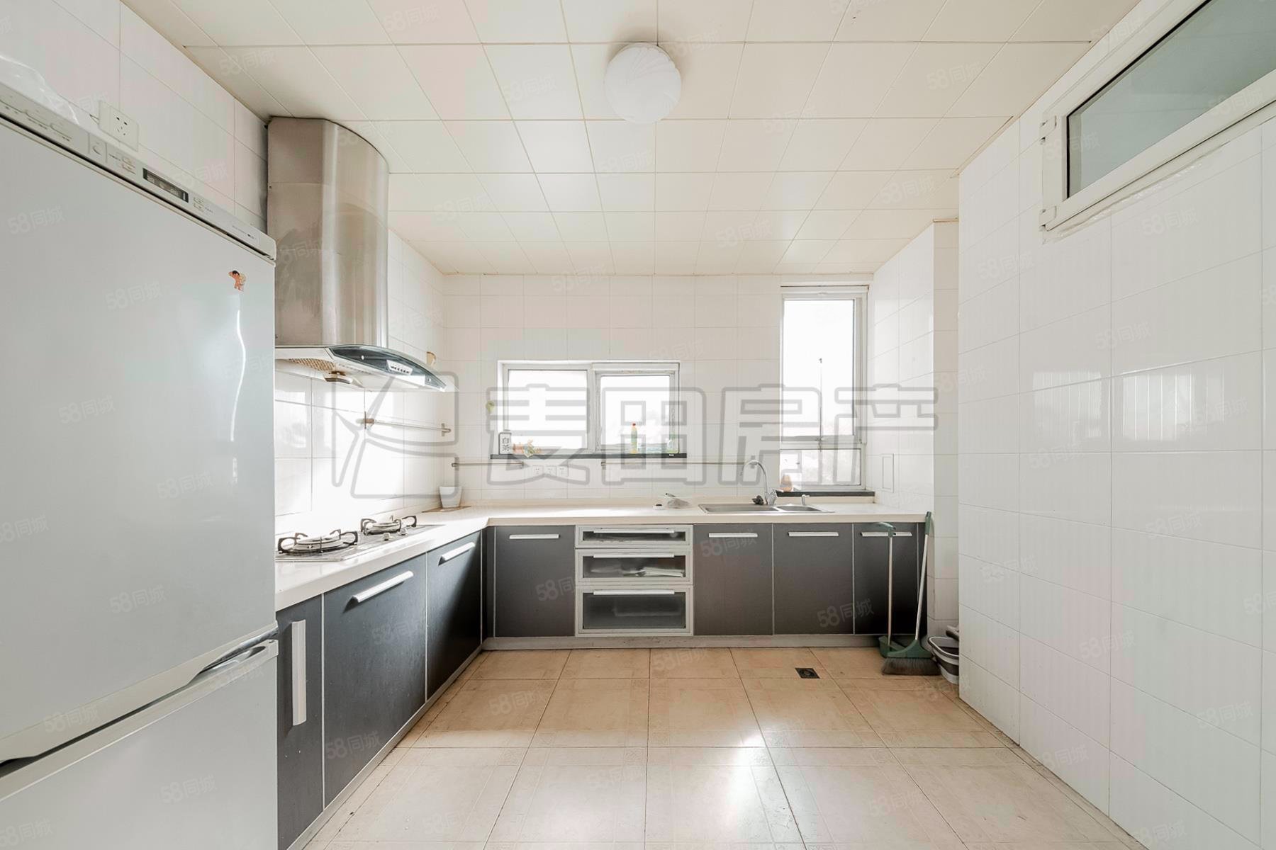 吉晟別墅4室2廳3衛(wèi)224.96㎡東南970萬