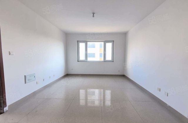 昌润路 湖边 岳庄 东边户 120平三室两卫 新房未住